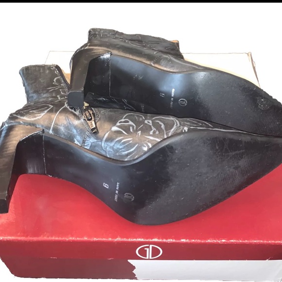 GD -Ankle Leather Boots
Embossed Flowers Zip Up Heel Made In Italy sz 9 - Picture 5 of 7